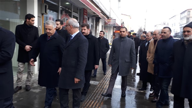 ak-parti-heyeti,-kazim-pasa-caddesi-esnafini-ziyaret-etti-(10).jpg
