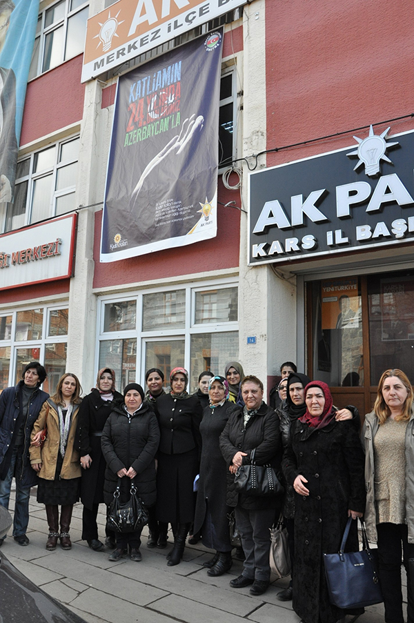ak-parti-kadin-kollari-baskanligi-hocali-katliamini-kinadi-(3).jpg
