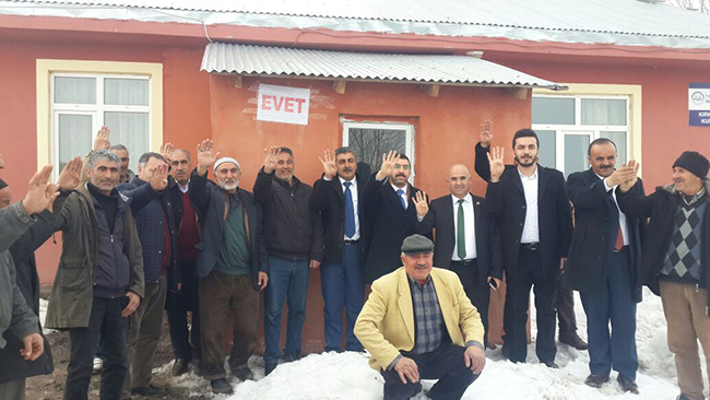 ak-parti-kars-heyeti-‘evet’-ile-karsilandi-(1).jpg