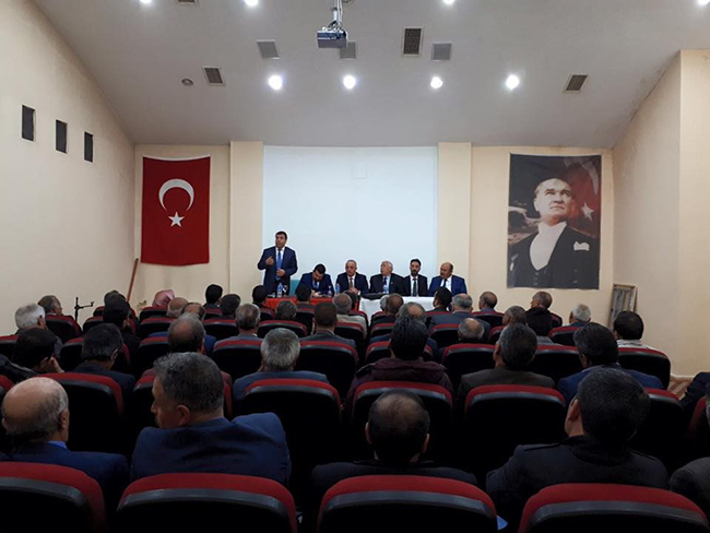 ak-parti-kars-il-baskani-calkin,-sarikamisli-muhtarlara-bir-araya-geldi--(3).jpg