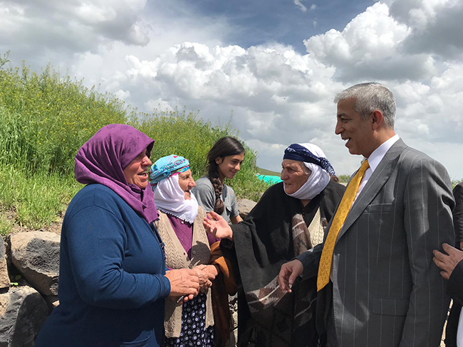 ak-parti-kars-milletvekili-adayi-prof.-dr.-yunus-kilic-koyleri-ziyaret-etti-(4).jpg