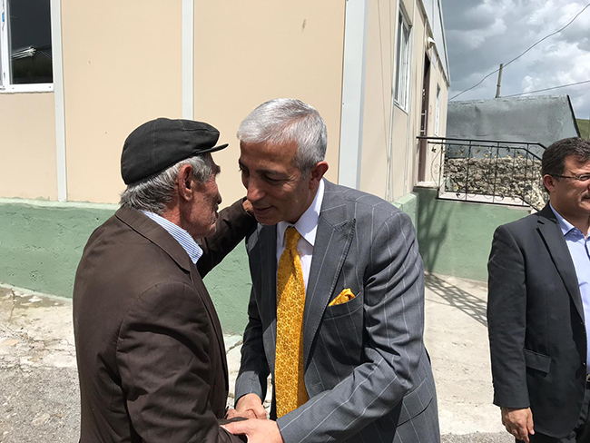 ak-parti-kars-milletvekili-adayi-prof.-dr.-yunus-kilic-koyleri-ziyaret-etti-(5).jpg
