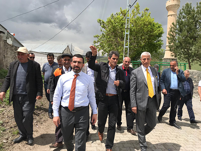 ak-parti-kars-milletvekili-adayi-prof.-dr.-yunus-kilic-koyleri-ziyaret-etti-(6).jpg