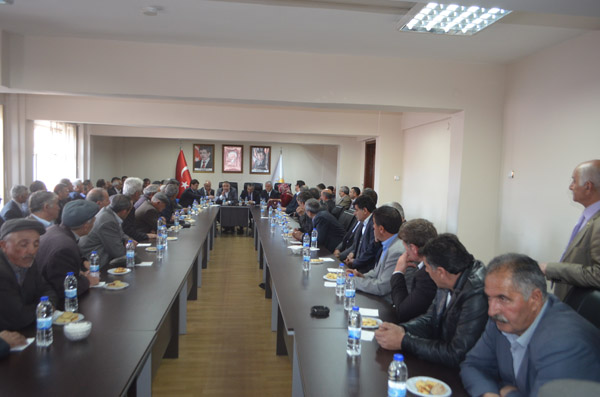 ak-parti-muhtarlari-dinledi!-(2).jpg
