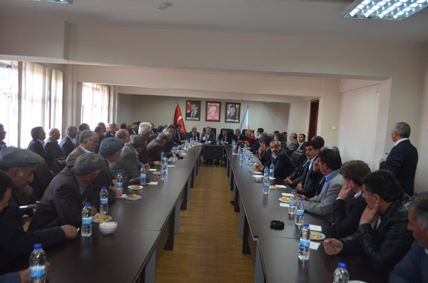 ak-parti-muhtarlari-dinledi!-(3).jpg