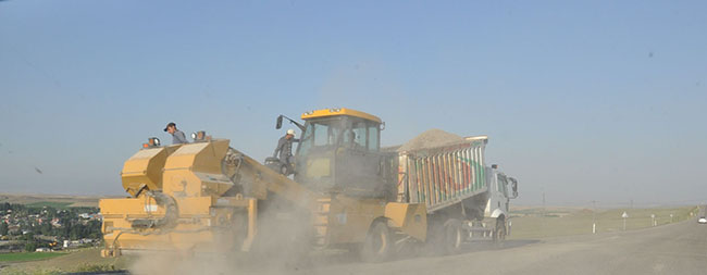 akyaka-yolu-asfaltlaniyor-(3).jpg