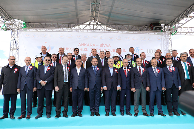 ankara-sivas-yuksek-hizli-tren-hattinin-ilk-ray-serimi-gerceklestirdi-(1).jpg