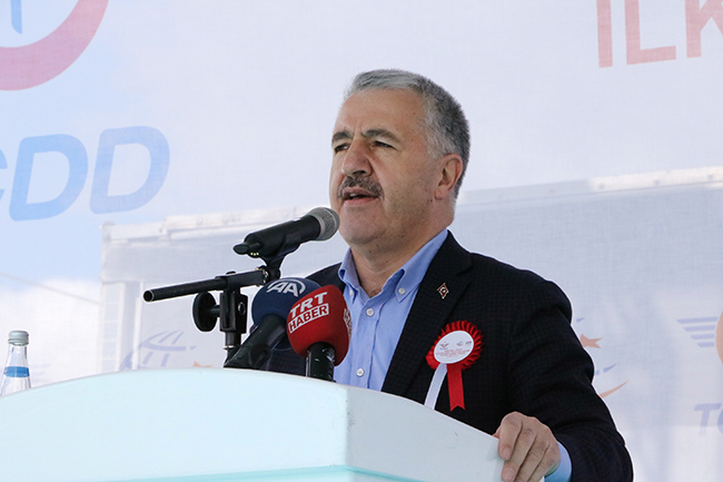 ankara-sivas-yuksek-hizli-tren-hattinin-ilk-ray-serimi-gerceklestirdi-(3).jpg