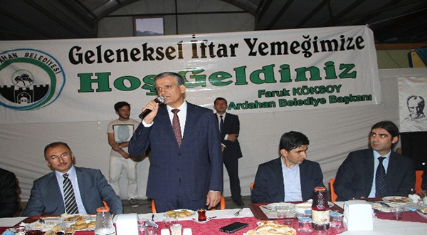 ardahan-belediyesinden-iftar-yemegi.jpg