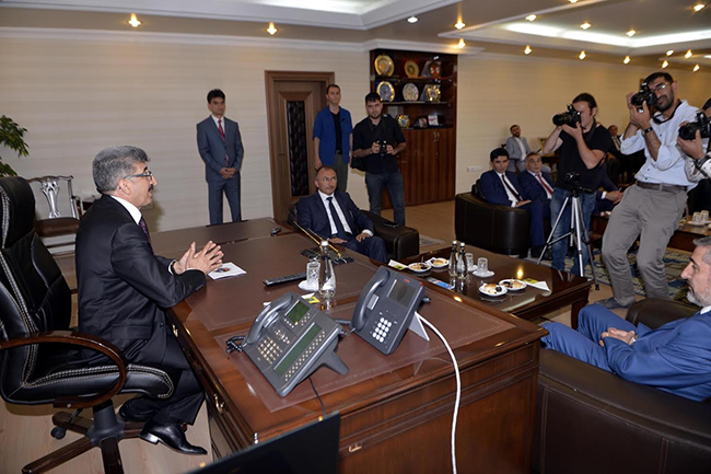ardahan-valisi-mehmet-emin-bilmez-gorevine-basladi-(4).jpg