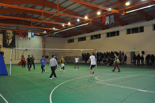 arpacay’da-voleybol-turnuvasinin-odulleri-afrin’e--(1).jpg