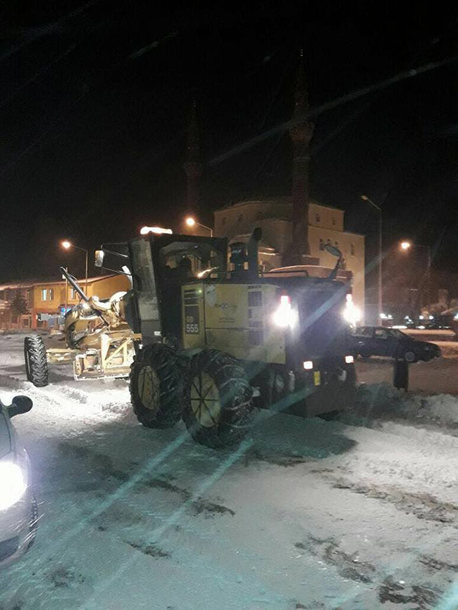 arpacay-belediyesi’nin-karla-mucadelesi-(2).jpg