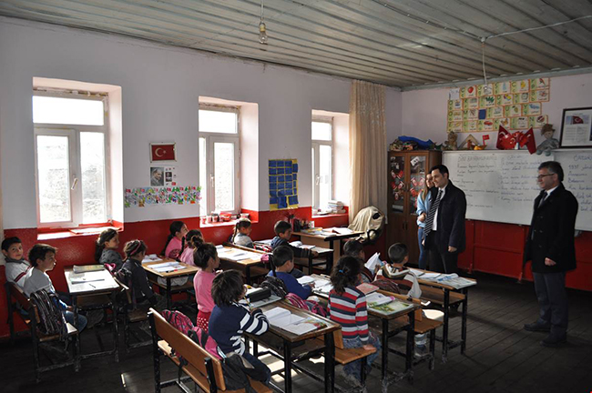 arpacay-kaymakami-koc,-koy-okullarini-ziyaret-etti-(1).jpg