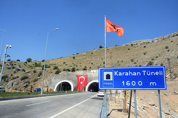arslan,-yilmaz-ve-tufenkci-karahan-tunelini-acti-(7).jpg