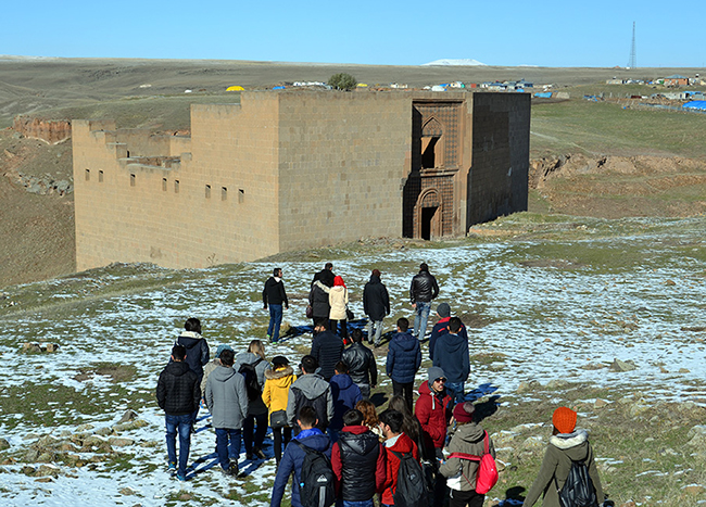 aru-ogrencilerinden-ani-antik-kentine-gezi-(4).jpg
