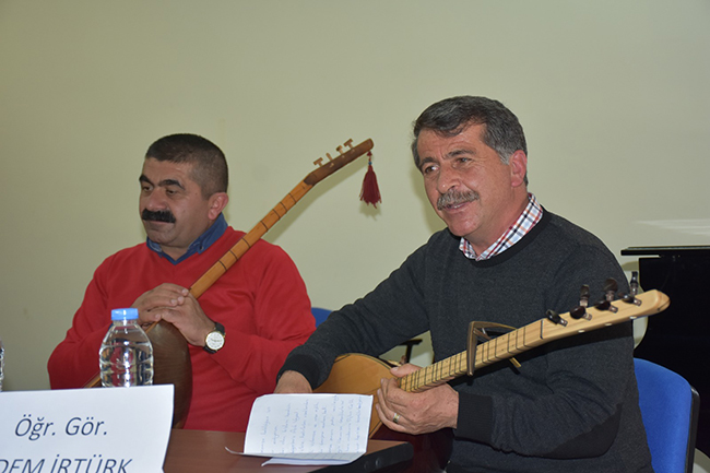 asik-veysel-satiroglunun-baglamasi-karsta-(2).jpg