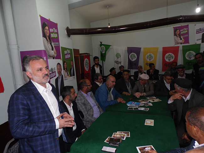 ayhan-bilgen-hdp-secim-burosunu-ziyaret-etti-(4).jpg