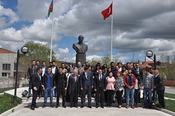 azerbaycan-merhum-cumhurbaskani-aliyev,-dogum-gununde-anildi-(7).jpg
