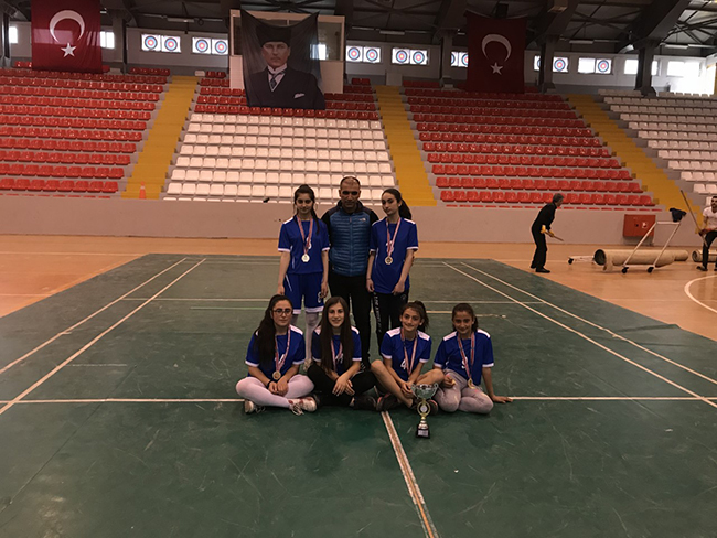 badminton-il-sampiyonu-cevriye-tatis-ortaokulu-(2).jpg