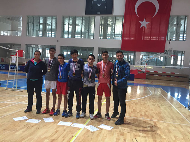 badminton-musabakalari-sona-erdi-(1).jpg