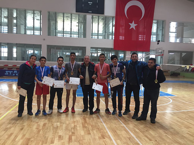 badminton-musabakalari-sona-erdi-(3).jpg