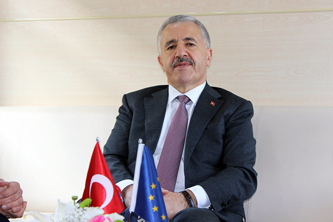 bakan-ahmet-arslan-baku-tiflis-kars-projesini-hizmete-soktuk-(2).jpg