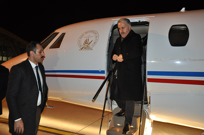 bakan-ahmet-arslan-dogu-ekspresiyle-yolculuk-yapti-(1).jpg