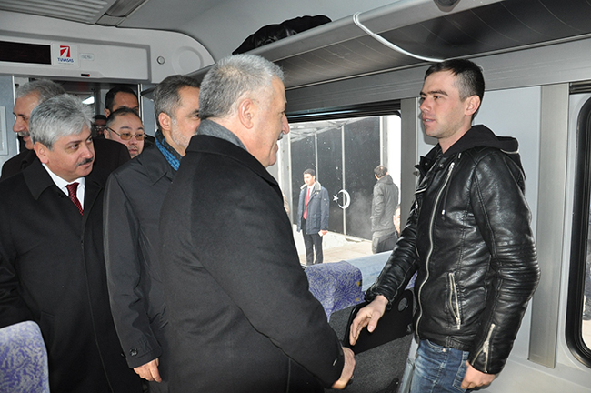 bakan-ahmet-arslan-dogu-ekspresiyle-yolculuk-yapti-(10).jpg
