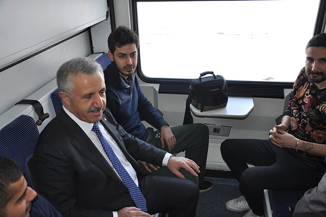 bakan-ahmet-arslan-dogu-ekspresiyle-yolculuk-yapti-(12).jpg