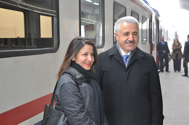 bakan-ahmet-arslan-dogu-ekspresiyle-yolculuk-yapti-(8).jpg
