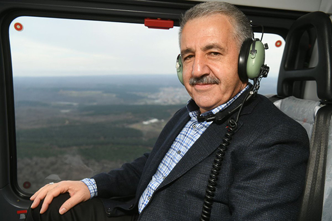 bakan-arslan,-3.-havalimanini-havadan-inceledi--(1).jpg