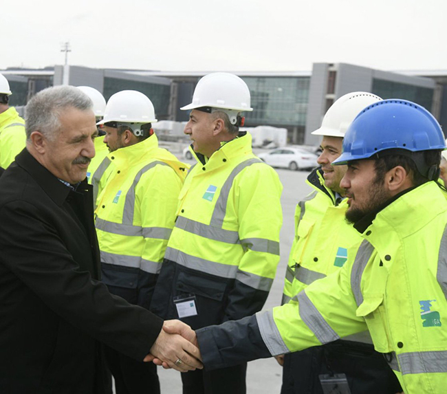 bakan-arslan,-3.-havalimanini-havadan-inceledi--(2).jpg