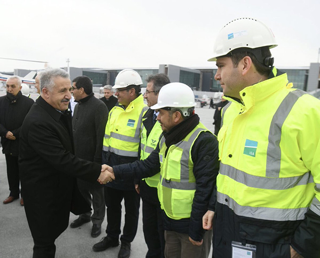bakan-arslan,-3.-havalimanini-havadan-inceledi--(3).jpg