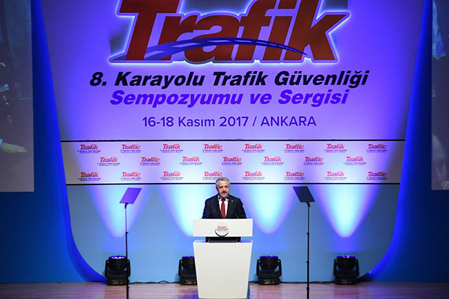 bakan-arslan,-8.-karayolu-trafik-guvenligi-sempozyumu-ve-sergisi’ne-katildi-(9).jpg