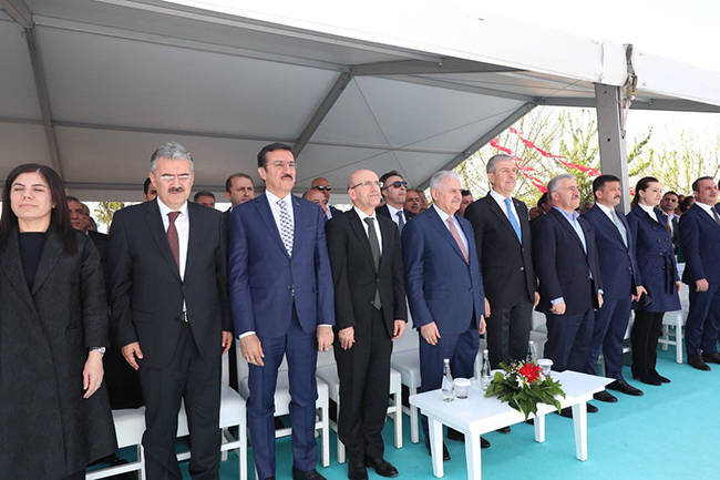 bakan-arslan,-basbakan-yildirim-ile-birlikte-odemis’te-300-yatakli-devlet-hastanesinin-acilisini-gerceklestirdi-(2).jpg