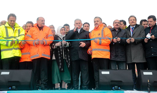 bakan-arslan,-basbakan-yildirim-ile-birlikte-otoyol-acilisini-yapti-(3).jpg