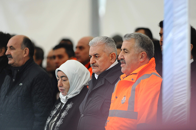 bakan-arslan,-basbakan-yildirim-ile-birlikte-otoyol-acilisini-yapti-(8).jpg