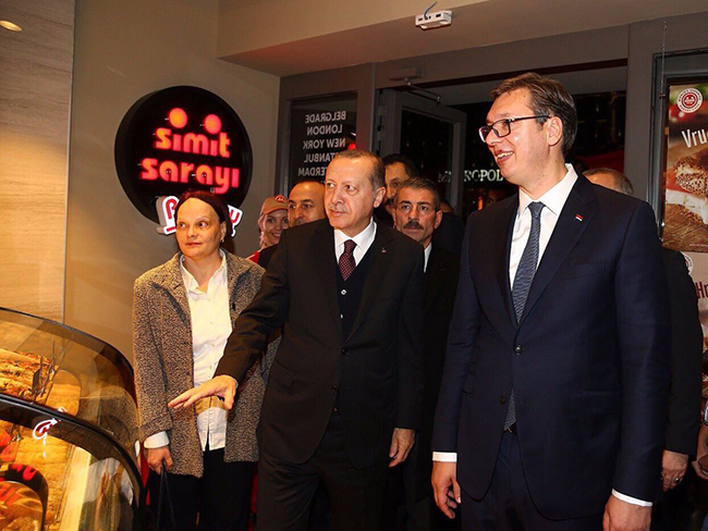 bakan-arslan,-cumhurbaskani-erdogan-ile-birlikte-simit-sarayini-ziyaret-etti-(1)-001.jpg