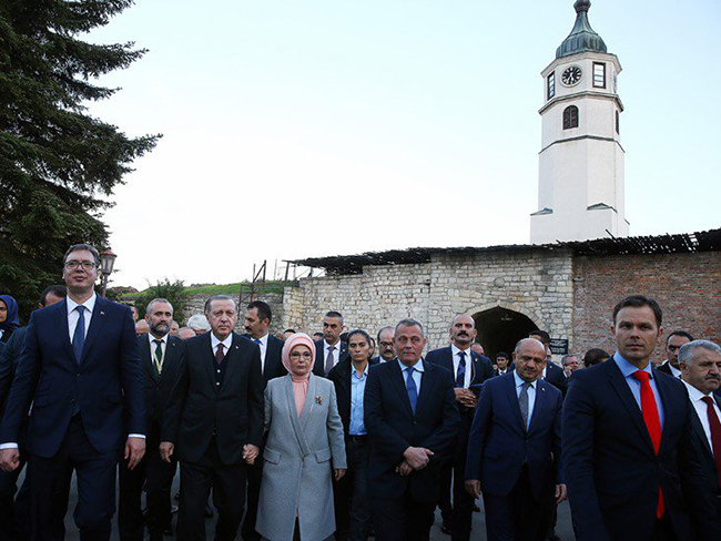bakan-arslan,-cumhurbaskani-erdogan-ile-birlikte-simit-sarayini-ziyaret-etti-(3)-001.jpg