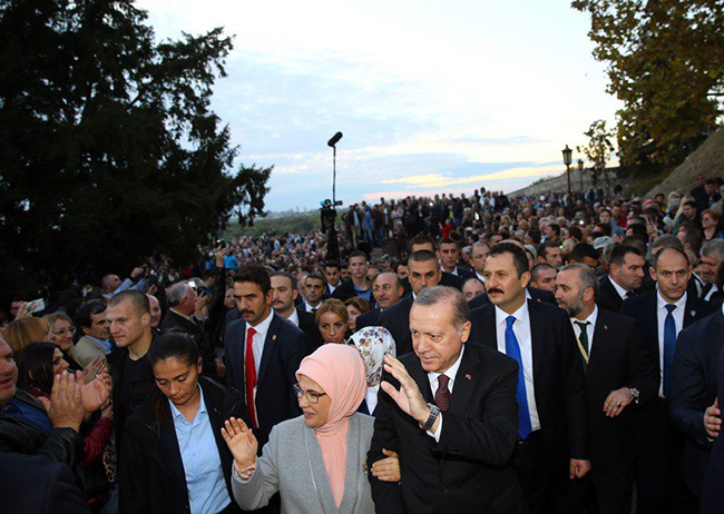 bakan-arslan,-cumhurbaskani-erdogan-ile-birlikte-simit-sarayini-ziyaret-etti-(5).jpg