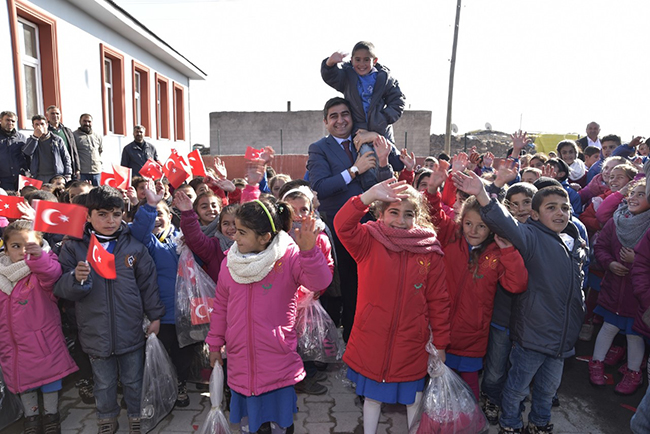 bakan-arslan,-digorda-sezgin-baran-korkmazin-yaptirdigi-okulun-acilisini-yapti-(2).jpg