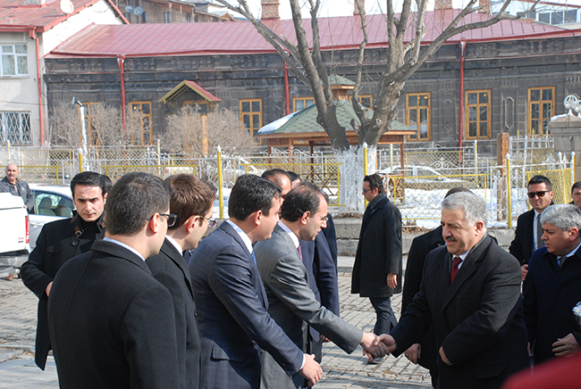 bakan-arslan,-kars’tan-birlik-ve-beraberlik-mesaji-verdi-(6).jpg