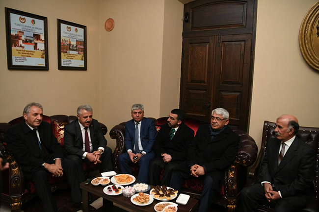 bakan-arslan,-kars-ardahan-bolge-barosunu-ziyaret-etti-(1).jpg