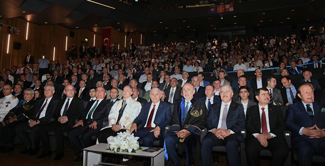 bakan-arslan,-piri-reis-universitesi-2016-2017-mezuniyet-ve-basbakan-yildirima-fahri-doktora-tevcih-torenine-katildi-(1).jpg