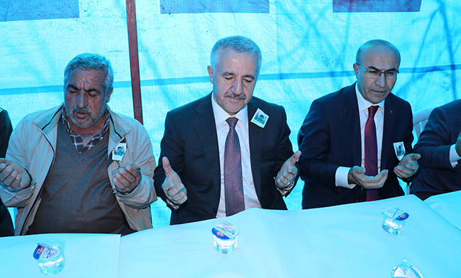 bakan-arslan,-sehit-eren-celikin-cenaze-torenine-katildi-(5).jpg