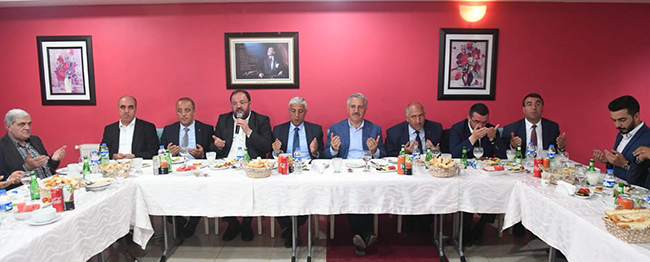 bakan-arslan,-stk-temsilcileri-ile-iftar-yapti--(1)-002.jpg