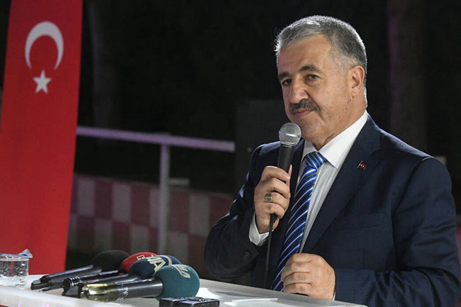 bakan-arslan,-ulastirma-bakanligi-personeliyle-iftarda-bir-araya-geldi--(6).jpg