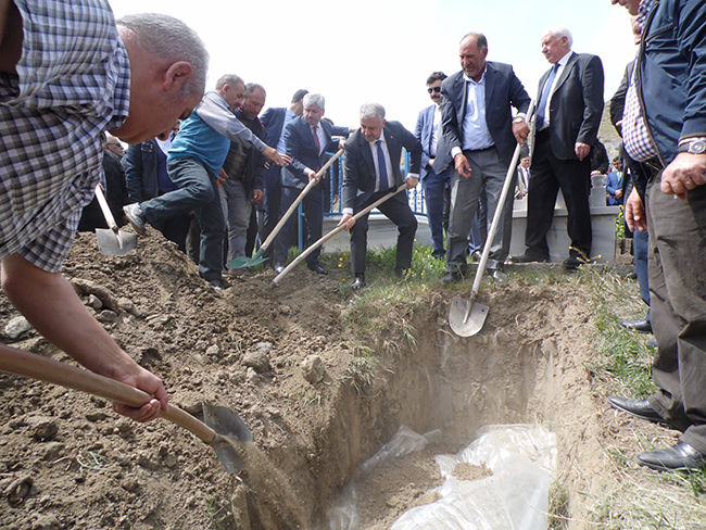 bakan-arslan,-yegenini-son-yolculuguna-ugurladi-(10).jpg
