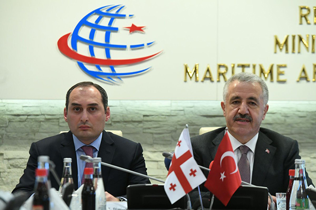 bakan-arslan-baku-tiflis-kars-demiryolu-hattinda-hedef-cin-(1).jpg
