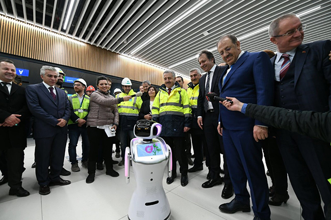 bakan-arslan-dunya,-istanbul-yeni-havalimani-projesinin-ilerleyisini-merak-ediyor-(2).jpg
